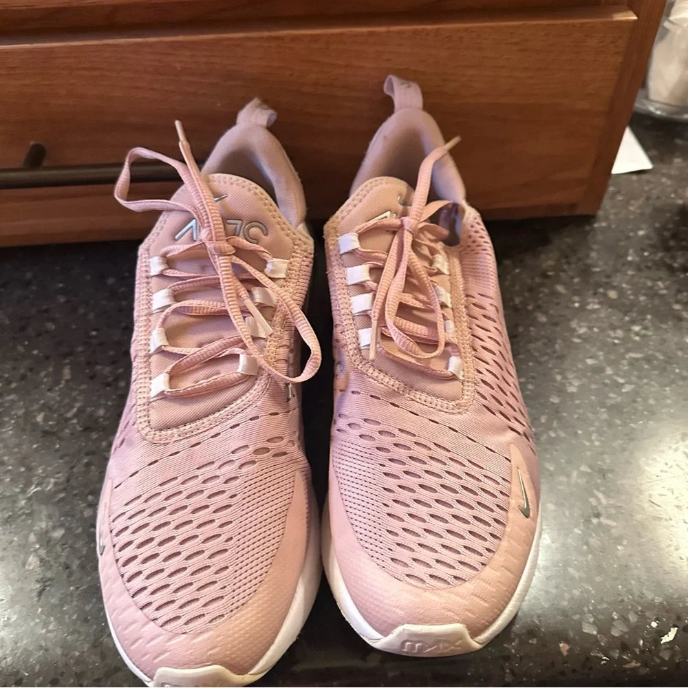 Nike Women's Pink Air Max 270 Sneakers size 10 women’s
